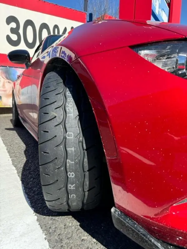 ADVAN NEOVA AD09を履くNDロードスターの写真