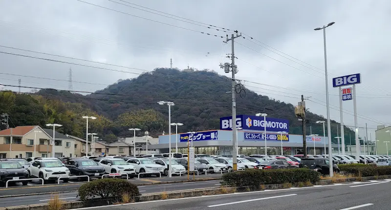 中古車の販売を大規模に行ている中古車買取店大手の外観