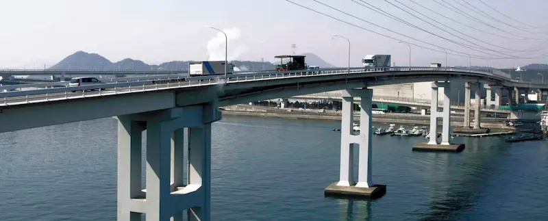 マツダ工場内の東洋大橋