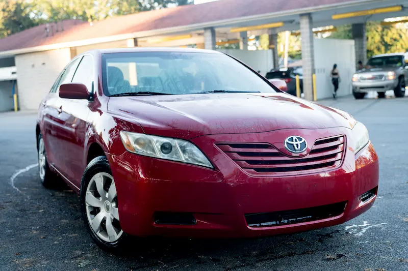 低年式の車の写真