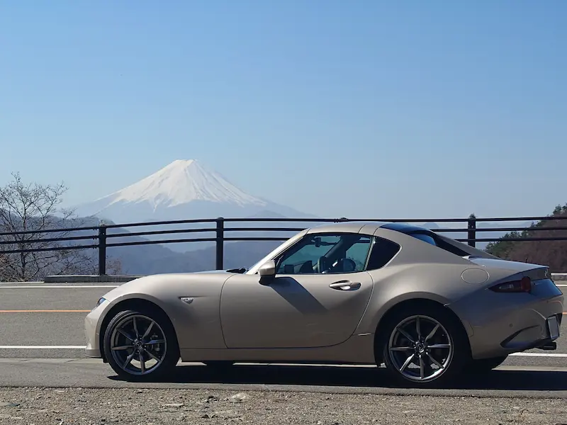 ロードスターと富士山