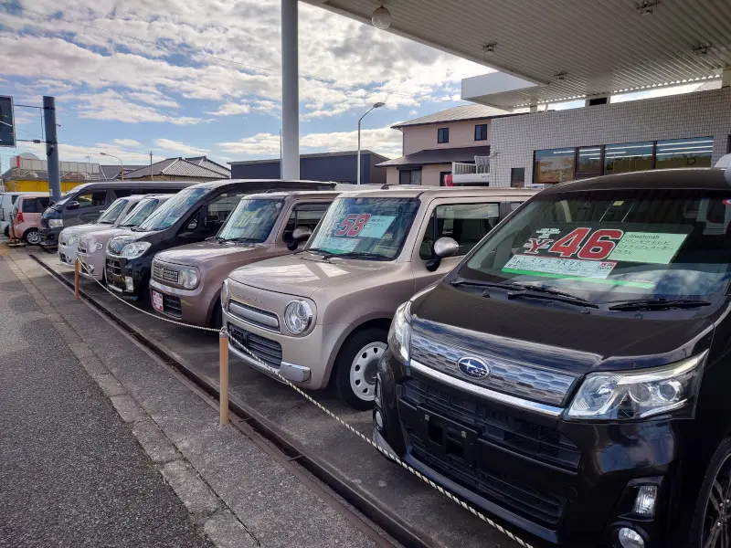 中古車販売店のイメージ