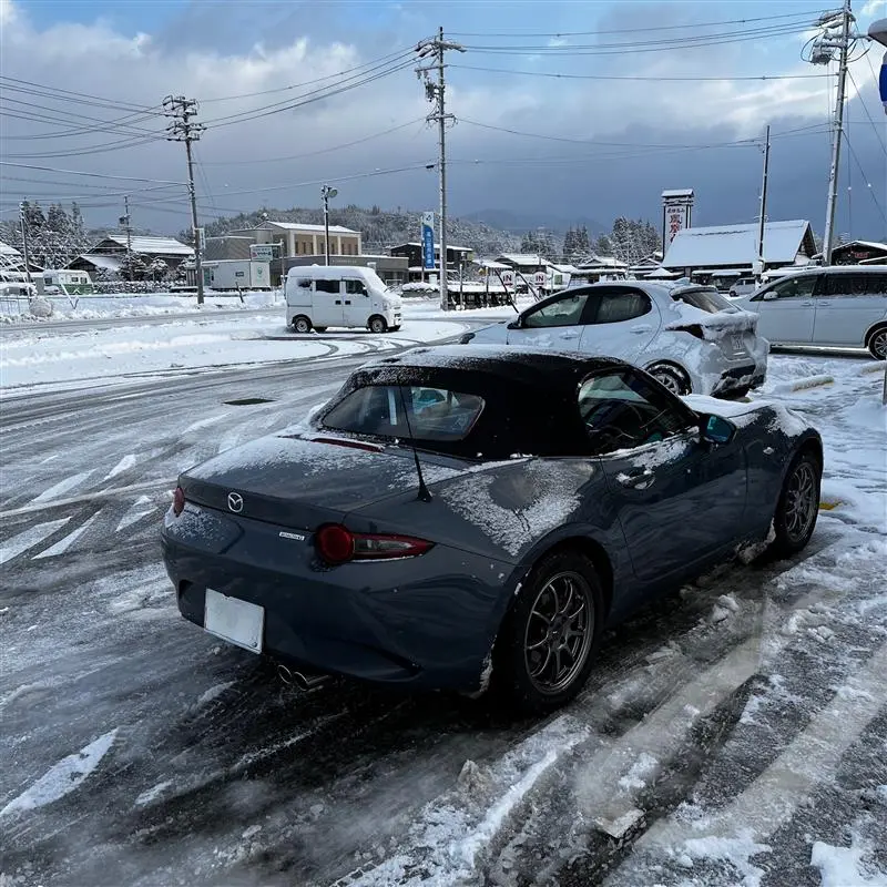 シャーベット状の路面を走るNDロードスター