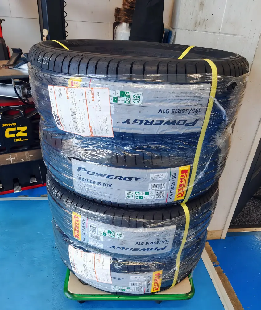 タイヤ交換店舗に直送されていたピレリの新品タイヤの画像